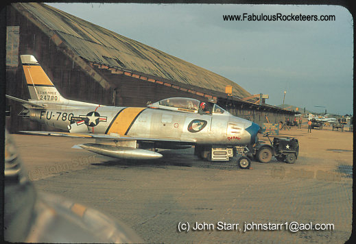 F86Sabre1.jpg (50693 bytes)